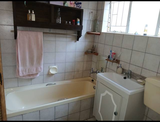 3 BEDROOM HOUSE FOR SALE IN HELIKON PARK